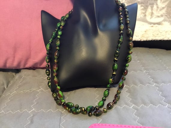 vintage 1960s era long green necklace