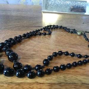 Vintage glazen ketting gemaakt in Duitsland zwarte kralen moeten rusten