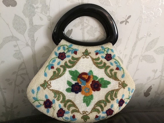 Vintage medium fully beaded bag with plastic grab handles