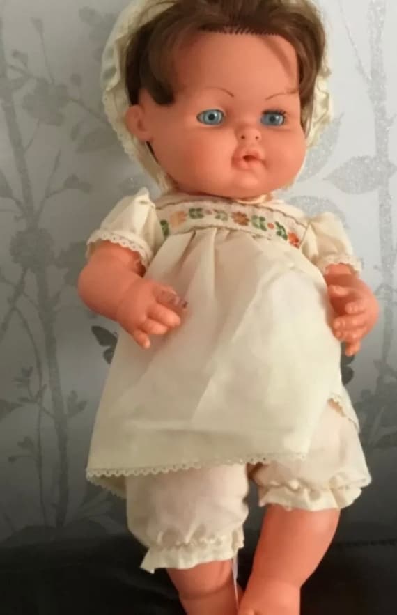 Vintage vicma spain doll 14 inch head moves back when squeeze belly