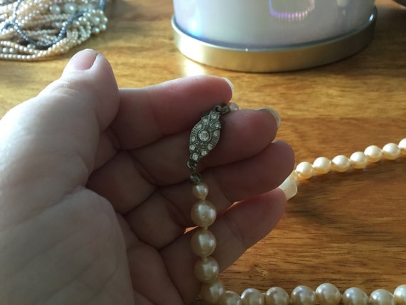 Vintage faux pearl necklace 11 inch fastened