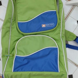 Vintage 90s backpac green and blue great for when walking