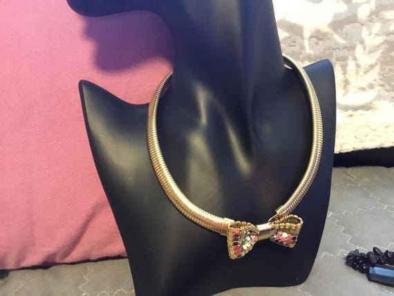 vintage 1970s bow tie goldtone necklacev