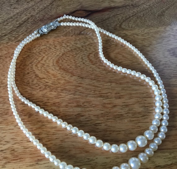 Art deco faux pearl necklace missing centre stone on clasp