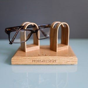 This image shows the other wood options available in Oak, The stand shows how the glasses are held in place