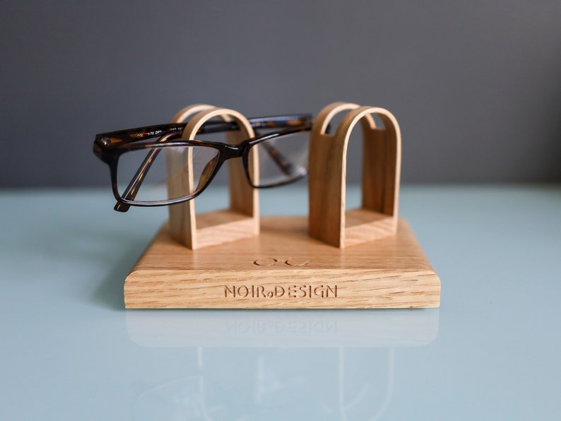 This image shows the other wood options available in Oak, The stand shows how the glasses are held in place