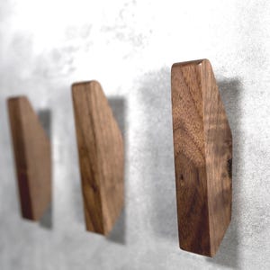 Ganchos de madera modernos para colgar en la pared, para toallas, abrigos y bolsos.