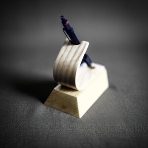 Luxury wooden pen stand