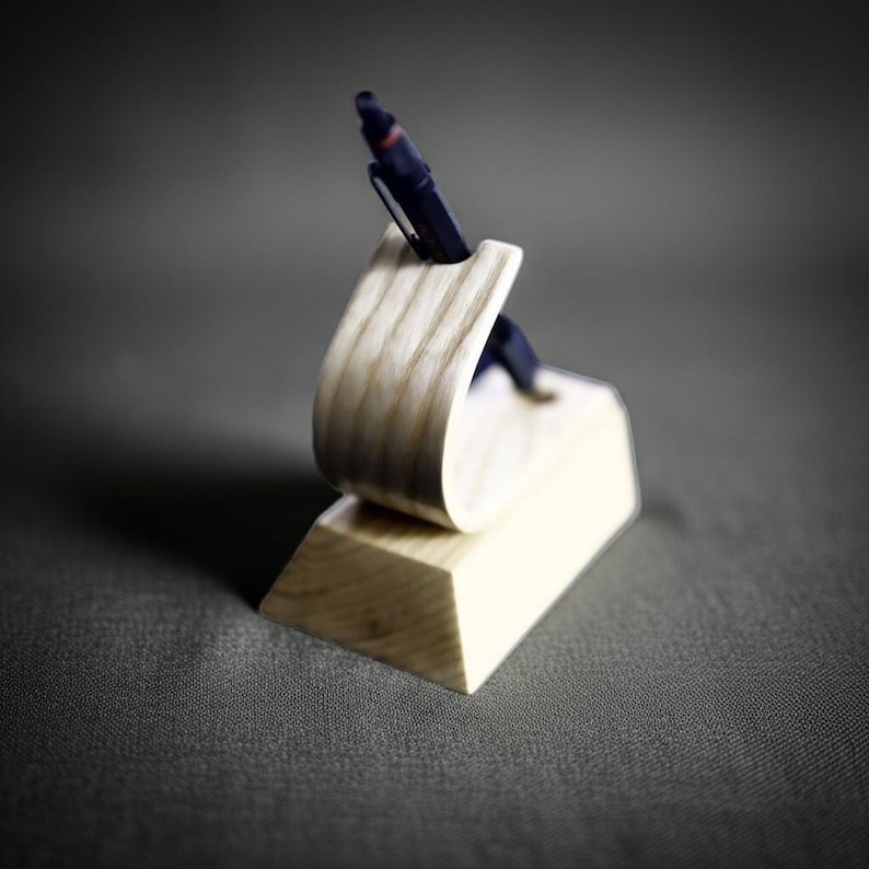 Luxury wooden pen stand