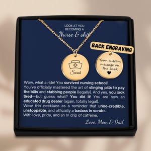 Colar de chapéu de enfermeira, presente de escola de enfermagem dos pais, presente de formatura de RN, joias médicas, presente de mamãe e papai, cartão de mensagem engraçado