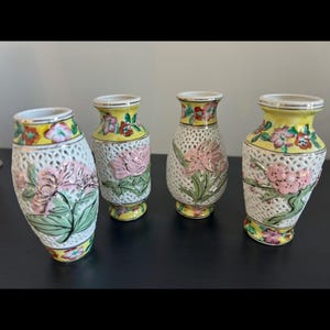 Vases asiatiques réticulés percés miniatures en porcelaine de Chine faits main dans leur boîte d'origine