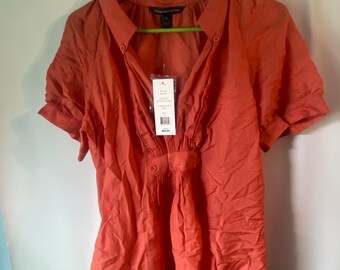 French Connection Ladies Size 8 Papaya Red Short Sleeve Blouse Top.