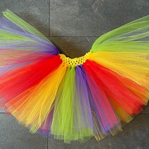 Spódnica tutu inspirowana tęczowymi Teletubisiami