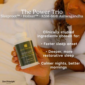 Peut inclure: Une bouteille blanche de compl&eacute;ment alimentaire Zen Principle Zenease. L'&eacute;tiquette est verte et blanche, avec le texte "Holistic REM Sleep Support". L'image comprend &eacute;galement du texte sur les bienfaits du produit : endormissement plus rapide, sommeil plus profond et matins plus calmes.