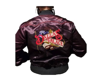 Vintage Western bestickte 1970er Jahre The Dallas Palace Seidenbomberjacke