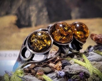 Anillo de plata auténtico vintage con triple piedra de ámbar verde y ámbar.