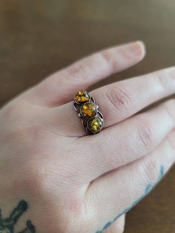 Green Amber & silver ring - image 8