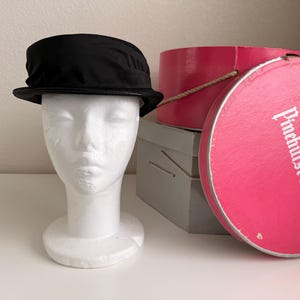 Authenyic vintage 1940s straw pillbox hat