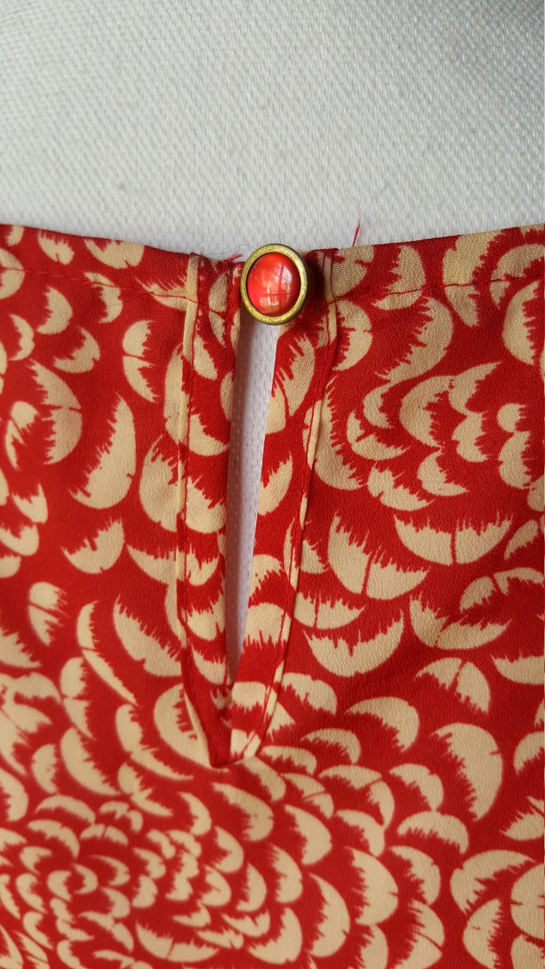 Vintage 80s red floral box top blouse with button detail