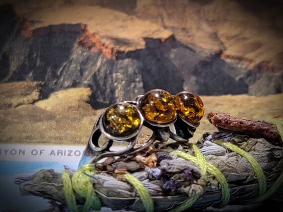 Green Amber & silver ring - image 1