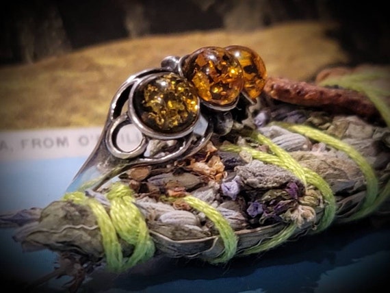 Green Amber & silver ring - image 5