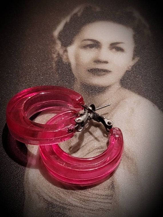 Vintage 50s Bakelite pink earrings