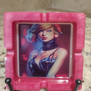 Swifty resin ashtray and resin rolling tray