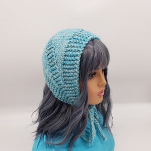 Chunky knit Woman's Bonnet. Hand Knit Retro Wool Hat. Vintage 1950s. Bonnet with ties. Hand Knit Retro Wool Hat.