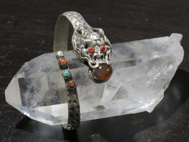 Vintage Handmade Tibetan Bracelet W Polished Carnelian 6-7.5 /& Earrings Sanskrit Symbol For Protection In Turquoise