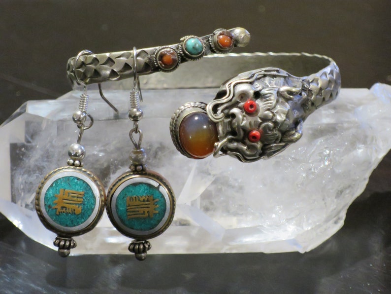 Vintage Handmade Tibetan Bracelet W Polished Carnelian 6-7.5 /& Earrings Sanskrit Symbol For Protection In Turquoise