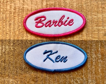 Barbie Ken Name Tag Costume Patch Brodé fer sur coudre Badge DIY Prop Toy Doll Girl Story Life In Plastic Uniform Demogorgon Patches 2023