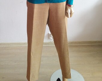 Pantalones clásicos elegantes