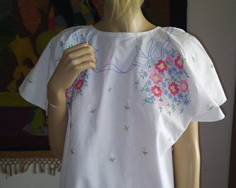 Cotton White Blouse/Embroidered Flowers/Vintage