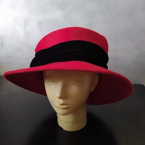 Woolen Red Hat/Vintage Hat