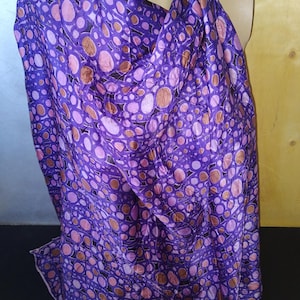 Paarse sjaal met patroon