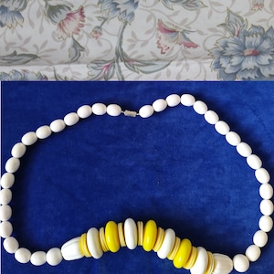Collier rétro en perles