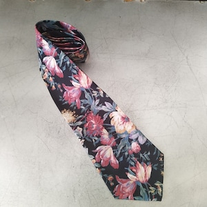 Silk Tie/Kaleidoscope Canada