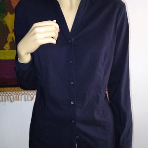 Klassische schwarze Bluse/Hemd