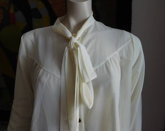 Vintage Beige Blouse with a Tie/Variable Sleevees