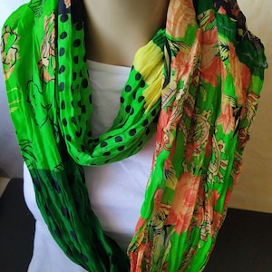 Amazing Scarf/Shawl Vintage/Different Motifs Dots/Rose