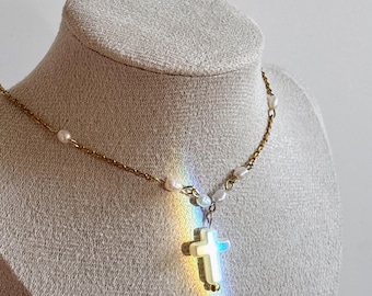 Collar de cadena de oro con cruz de perla