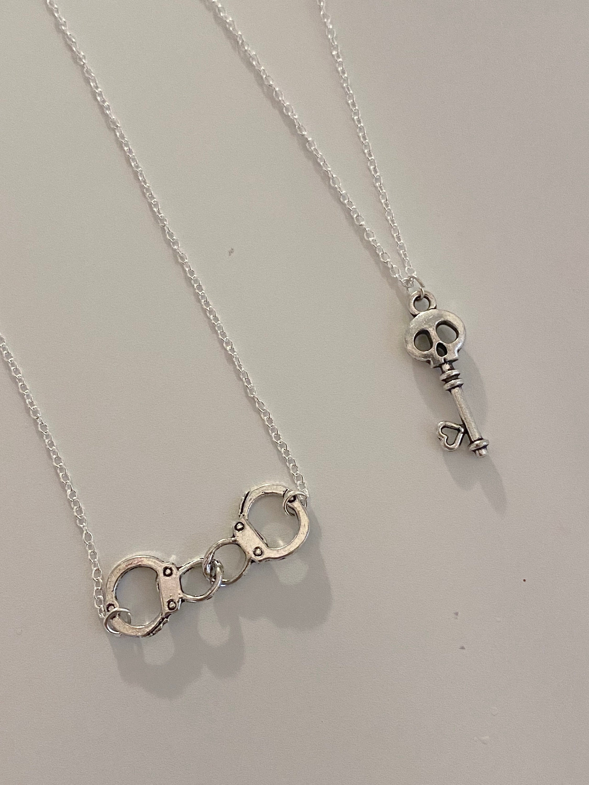 Collar De Brandy Melville Con Charm De Sombrero De Vaquero - Plateado