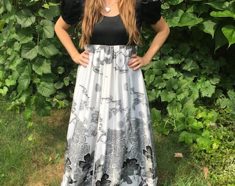 Vintage 1970s Maxi dress black and white floral Groovy print size s/m