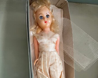 Muñeca de novia vintage de plástico duro, década de 1930