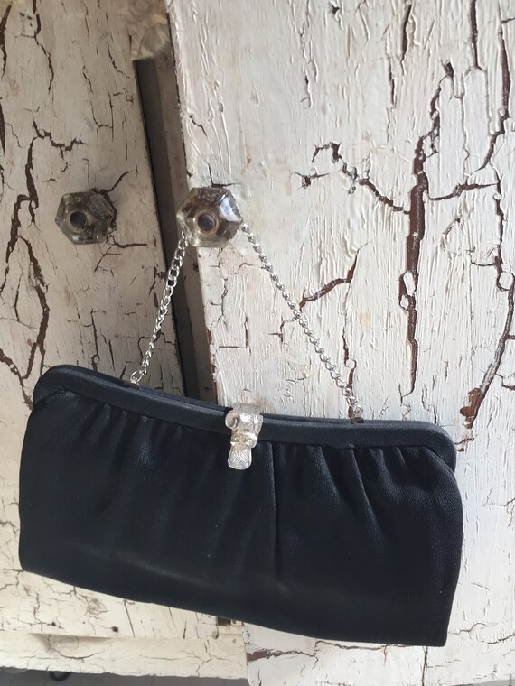 Chiusura borsa shop serale