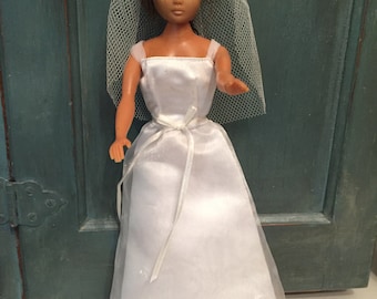 Vintage Barbie Doll Wedding Gown With Crown and Veil - Etsy Vintage Barbie Doll Wedding Gown With Crown and Veil - Etsy