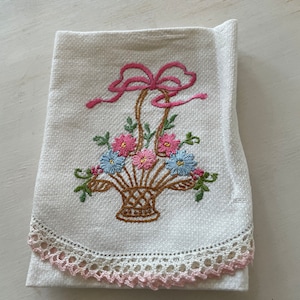 Vintage linen hand towel with embroidery flower basket and scalloped edge of crocheted lace trim