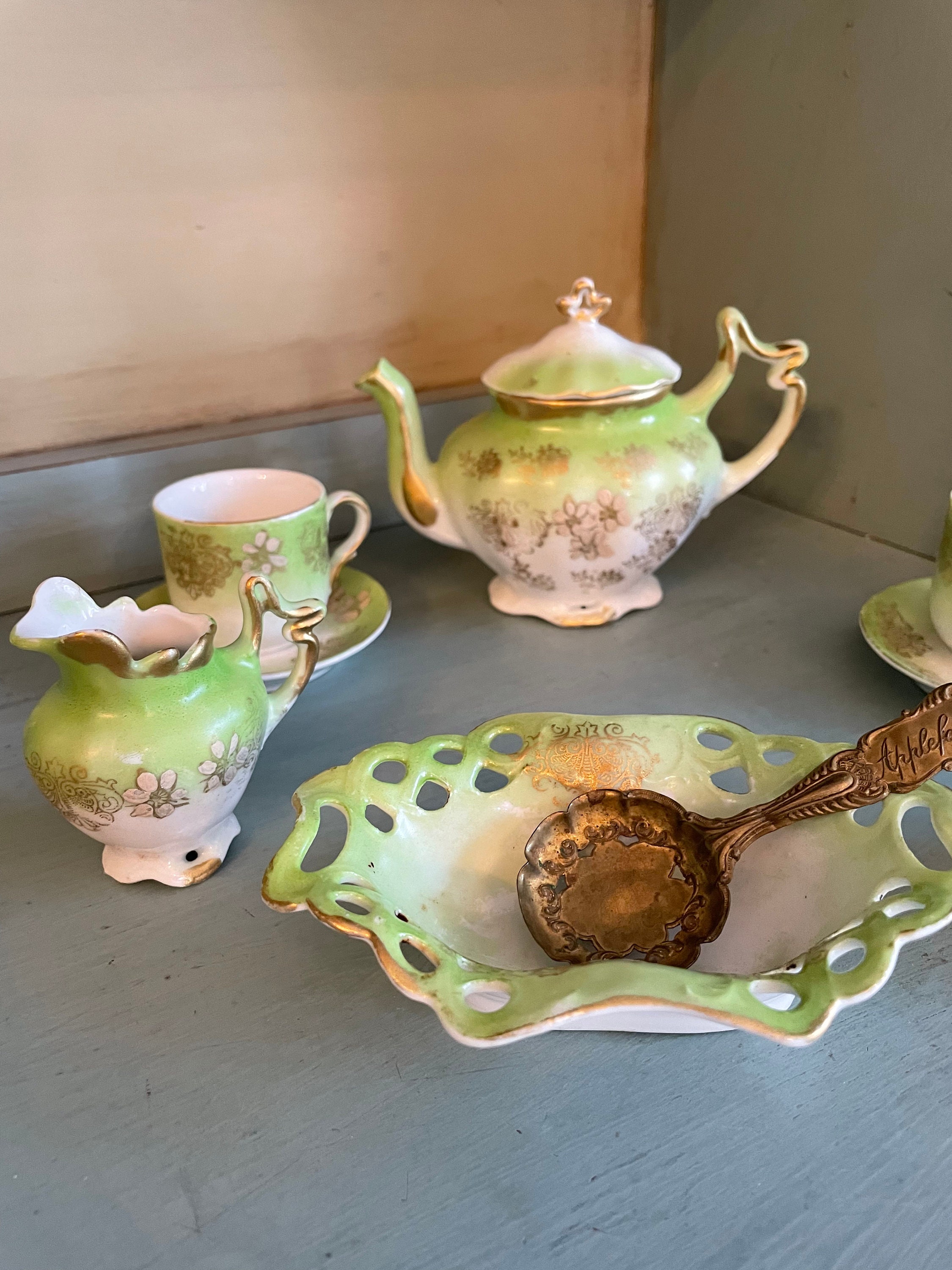 Vintage Miniature China tea set Daisy Made in Germany Gesetzlich