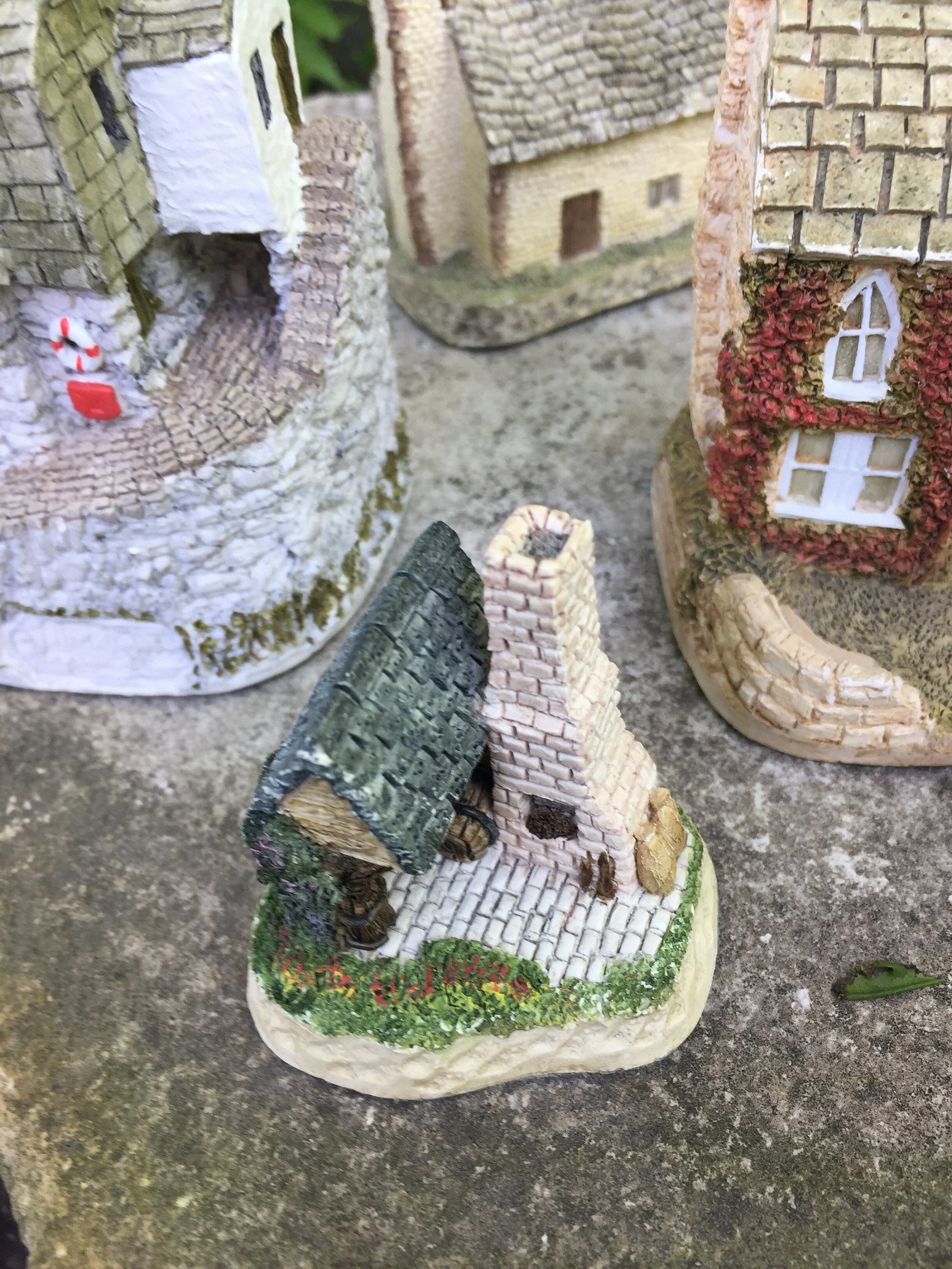 Vintage Lilliput Lane Cottages Miniatures by David Winter