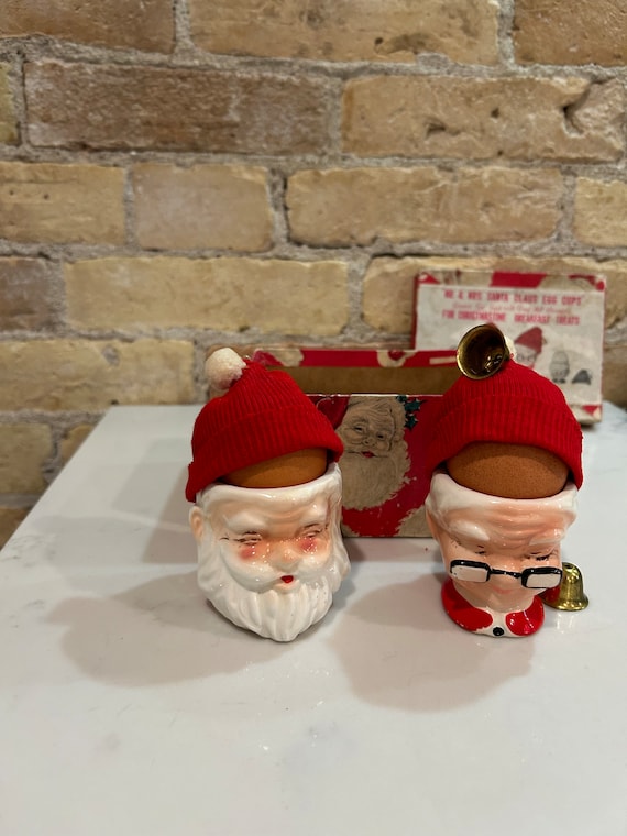 Vintage Weihnachten Eierbecher Nikolaus und Mrs Claus mit Wollmütze in original Pappschachtel 1950er Jahre Frühstücksset